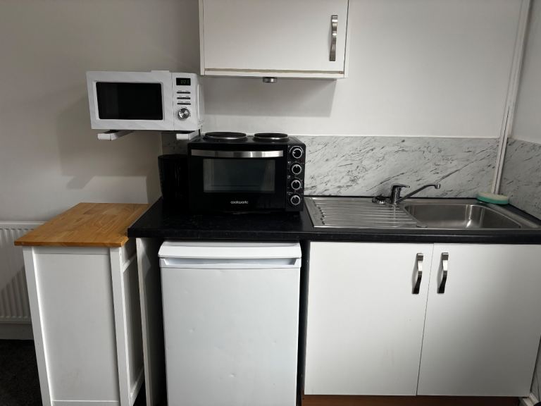 Bed sitting room Alphington Road