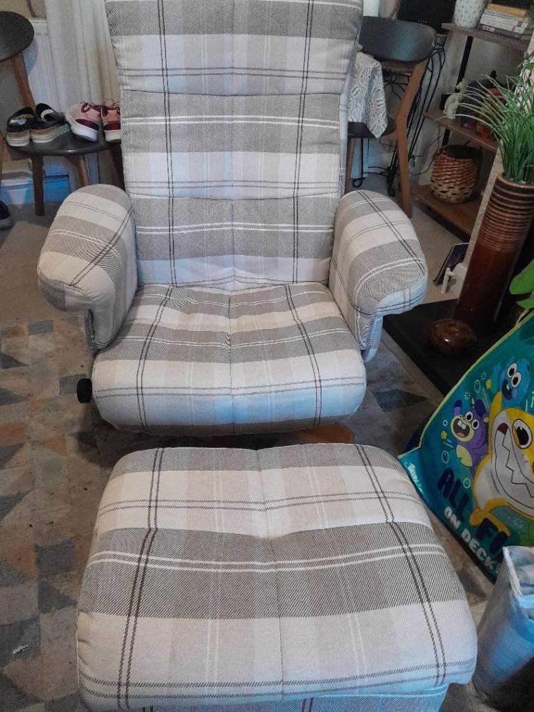 Comfortable swivel chair 