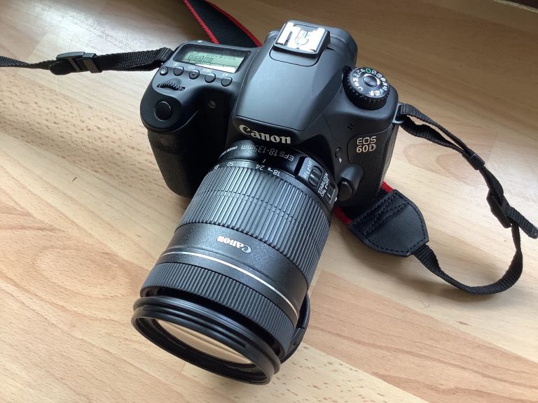 Canon EOS 60D DSLR Kit with Lens, Tripod & Bag