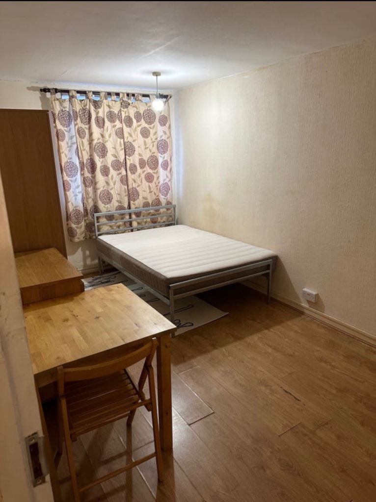 MASSIVE DOUBLE ROOM FOR RENT AVAILABLE IN COLINDALE NW9