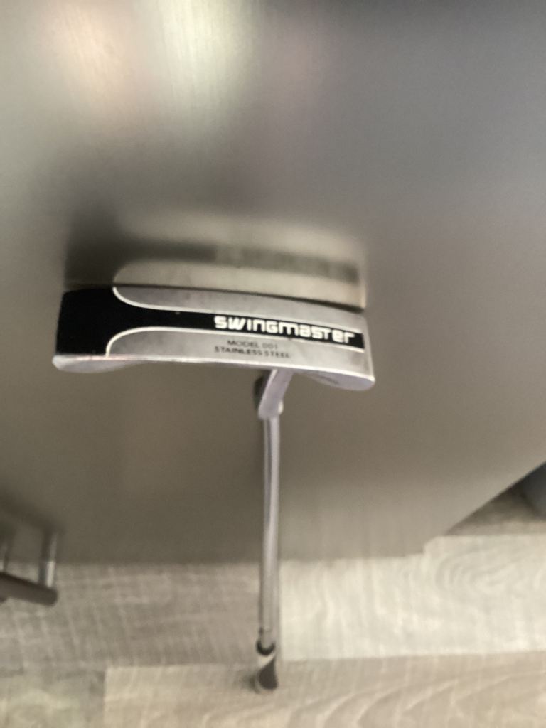 Set of Mizuno widec 2 irons, Taylormade bag, woods and putter 