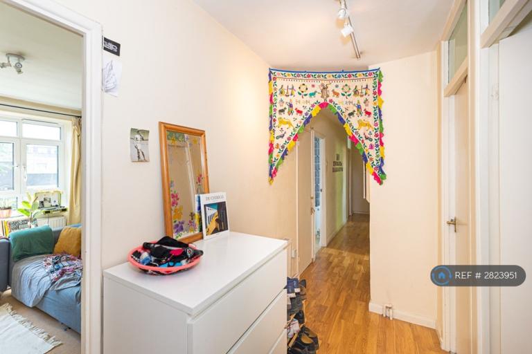 4 bedroom flat in Thornton Gardens, London, SW12 (4 bed) (#2823951)