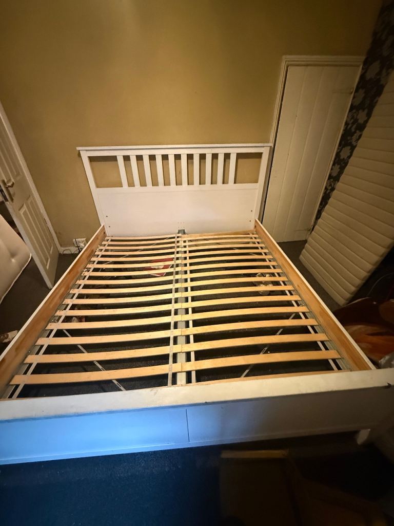 Super Kingsize wooden bed frame