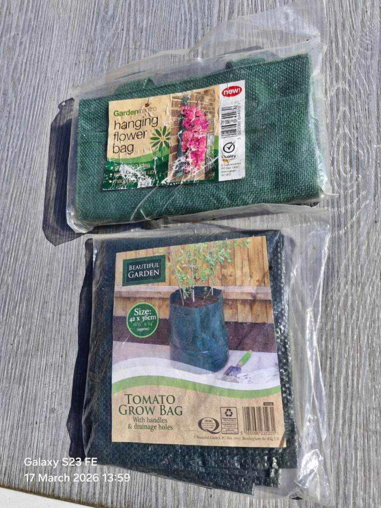 New Tomato Grow Bag & Hanging Flower Bag For £3