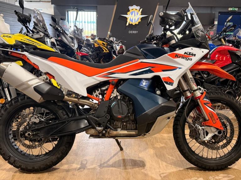 2025 KTM 890 Adventure R