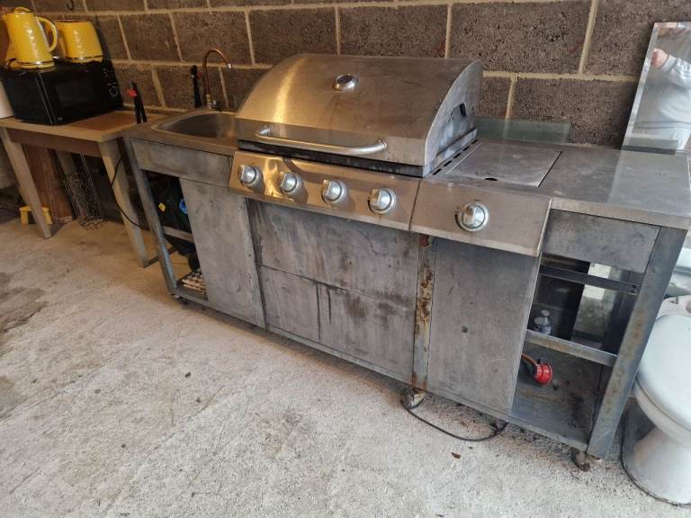 Large bbq barbecue grill perfect for home or takeaway shop
