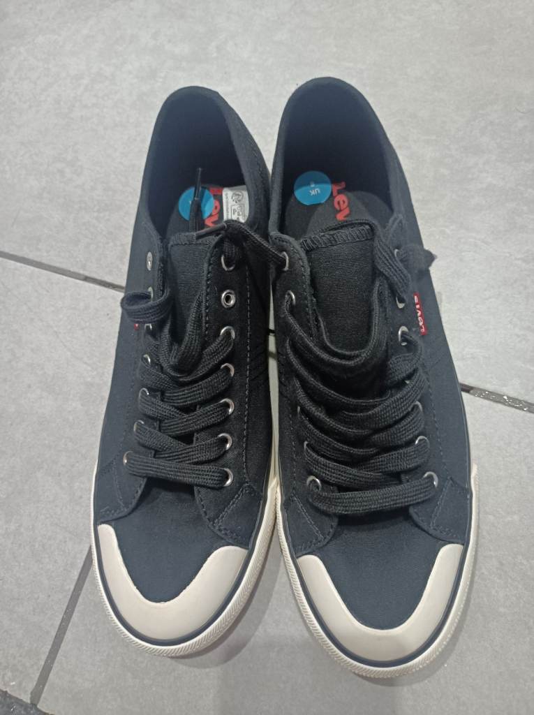 man's shoes size 8 Levi's 