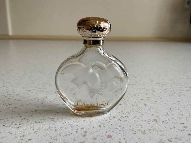 L’Air du Temps Miniature Empty Perfume Bottle with Lalique Embossed Doves Approx.5cm high