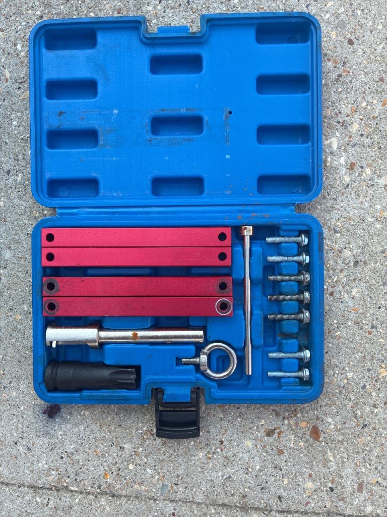 Engine Timing Tool Kit in Blue Case – Good Condition