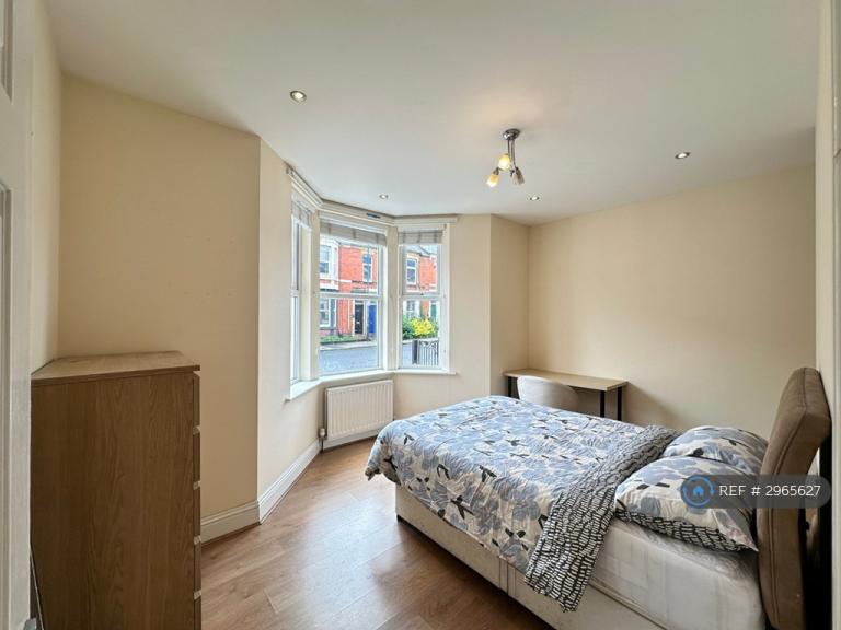 3 bedroom flat in West Jesmond, Newcastle Upon Tyne, NE2 (3 bed) (#2965627)