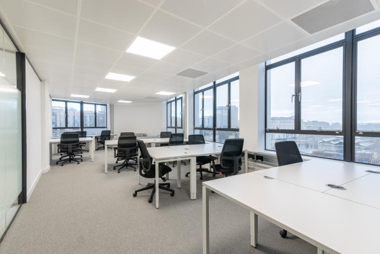 Bristol - BS12NB \ Private Office with 4 Desks