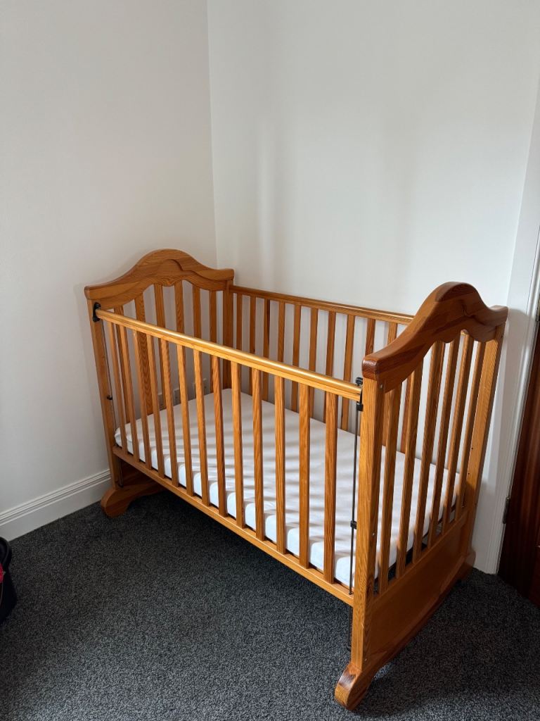 Mamas & Papas wooden cot with mattress 