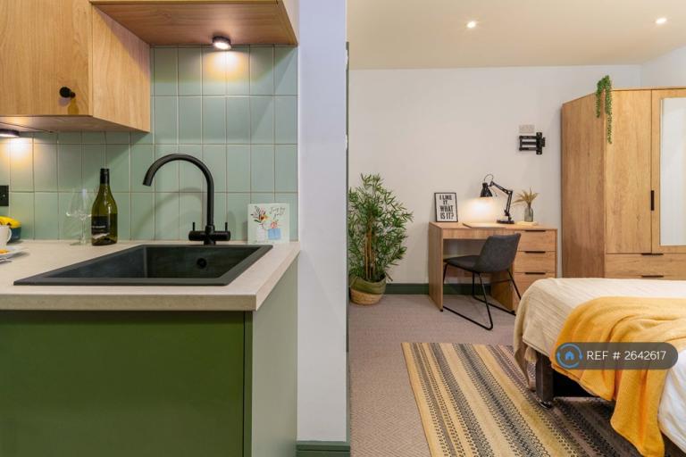 1 bedroom in Walmersley Road, Bury, BL9 (#2642617)