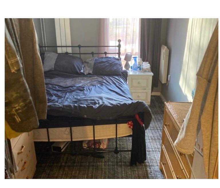Single bedroom to rent out