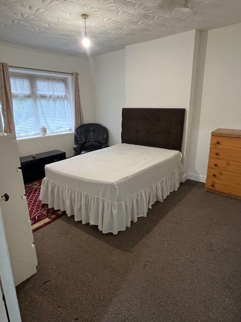 1 Room for rent 
