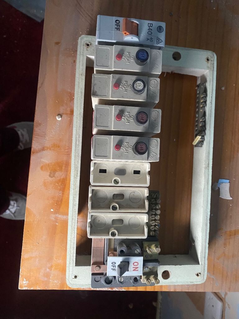 Wylex B Circuit Breakers Old Style Lever + Push Button With Colour