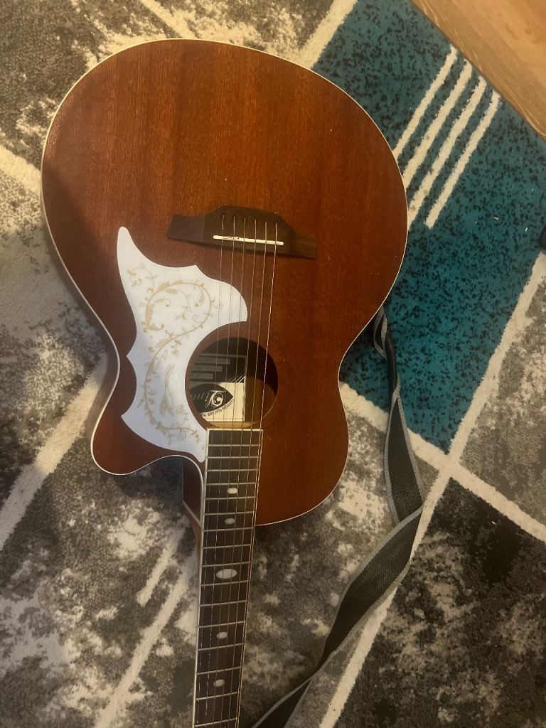 Lindo LDG-FEE Electro-acoustic guitar