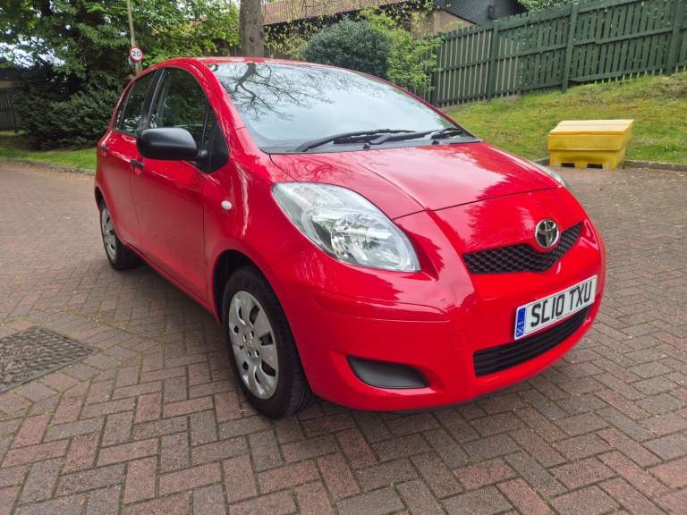 TOYOTA YARIS 1.0VERY LOW MILEAGE 1 LADY OWNER FULL SERVICE HISTORY 1 YEAR MOT AMAZING EXAMPLE 