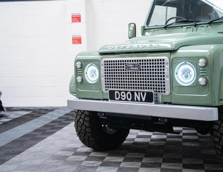 1990 Land Rover Defender 90 2.5 TD5 Pickup 2dr Diesel Manual (120 bhp) Diesel