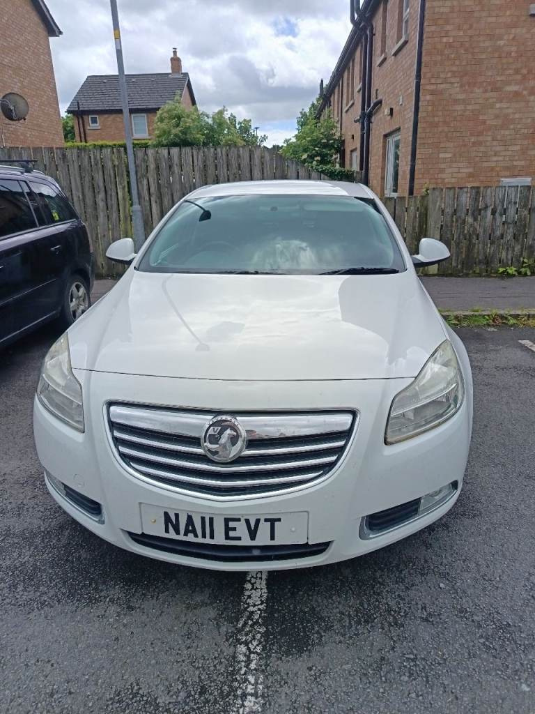 Vauxhall, INSIGNIA, Hatchback, 2011, Manual, 1956 (cc), 5 doors
