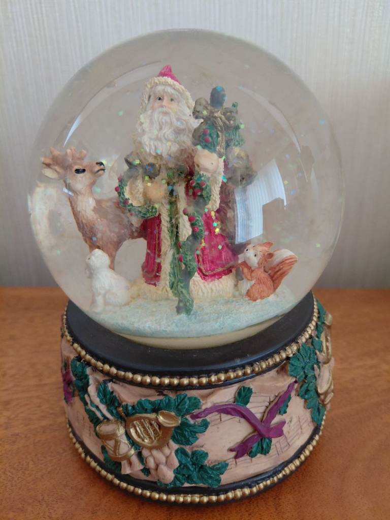 The San Francisco Music Box Company Christmas Snow Globe