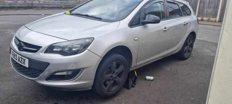 Vauxhall, ASTRA, Estate, 2013, Manual, 1686 (cc), 5 doors