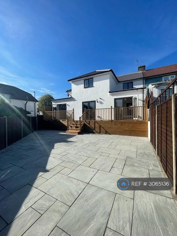 4 bedroom house in Windmill Lane, Greenford, Ealing, UB6 (4 bed) (#3065136)