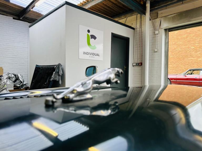  Jaguar E-Type Manual