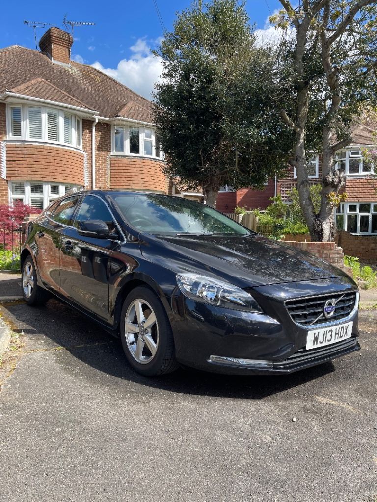 2013 Volvo V40 D2 SE Black - 12 Month MOT - £20 Tax - Heated Seats - Great Spec!