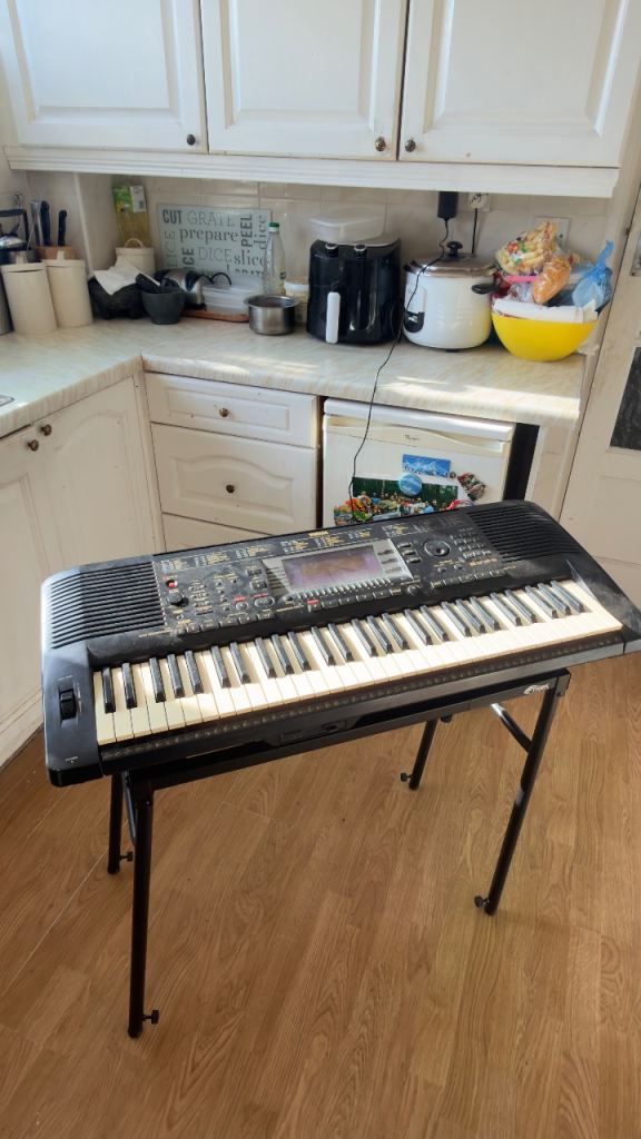 Yamaha PSR-630 Electronic Keyboard – Fully Working Condition