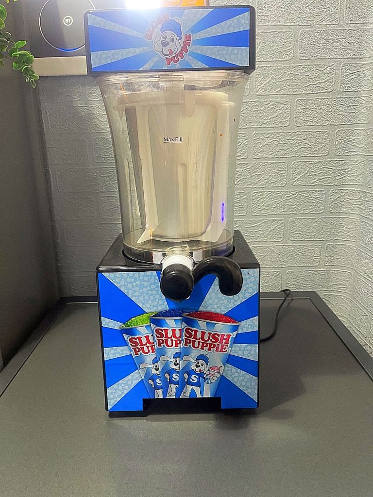 Slush puppy machine 