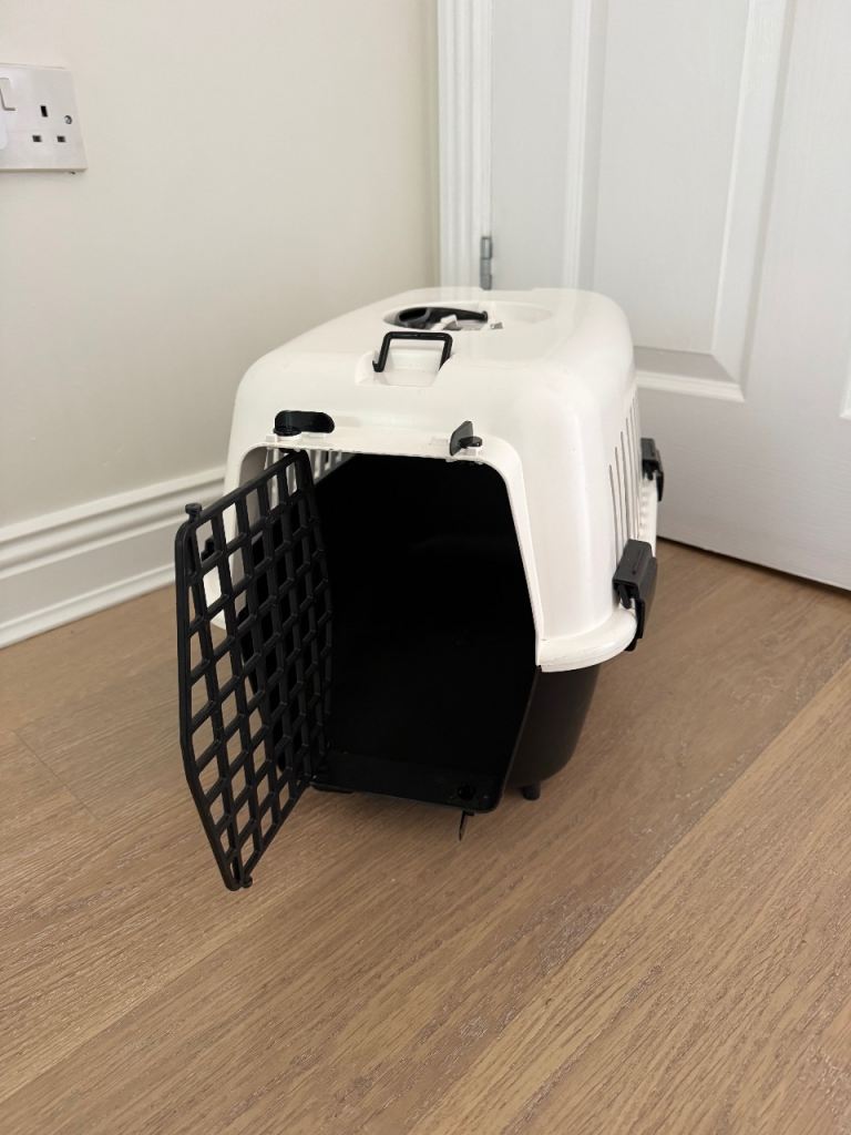 Pet carrier 