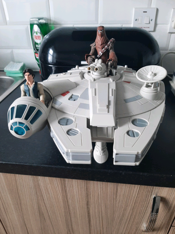 STAR WARS MILLENIUM FALCON
