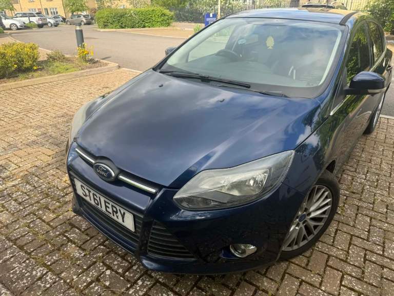 Ford focus mk3 mot October 26 drives fine spares or repairs 