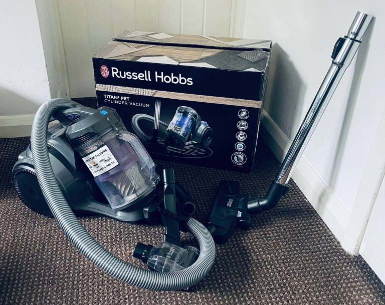 Russell Hobbs vacuum cleaner (Excellent condition with box)