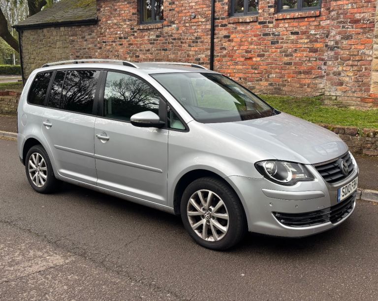 2010 VW Touran 7 seater. 100k miles, 2 keys and MOT until Aug 26. Drives without fault, 