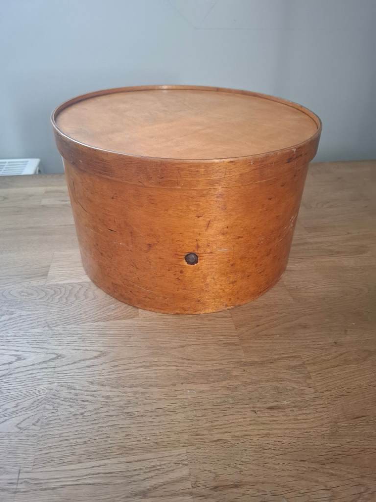 Wooden hat box Robinson and cleavers