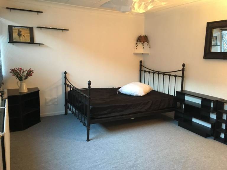 EXTRA LARGE DOUBLE ROOM AVAILABLE 3RD FEBRUARY 2026 - ALL BILLS INC