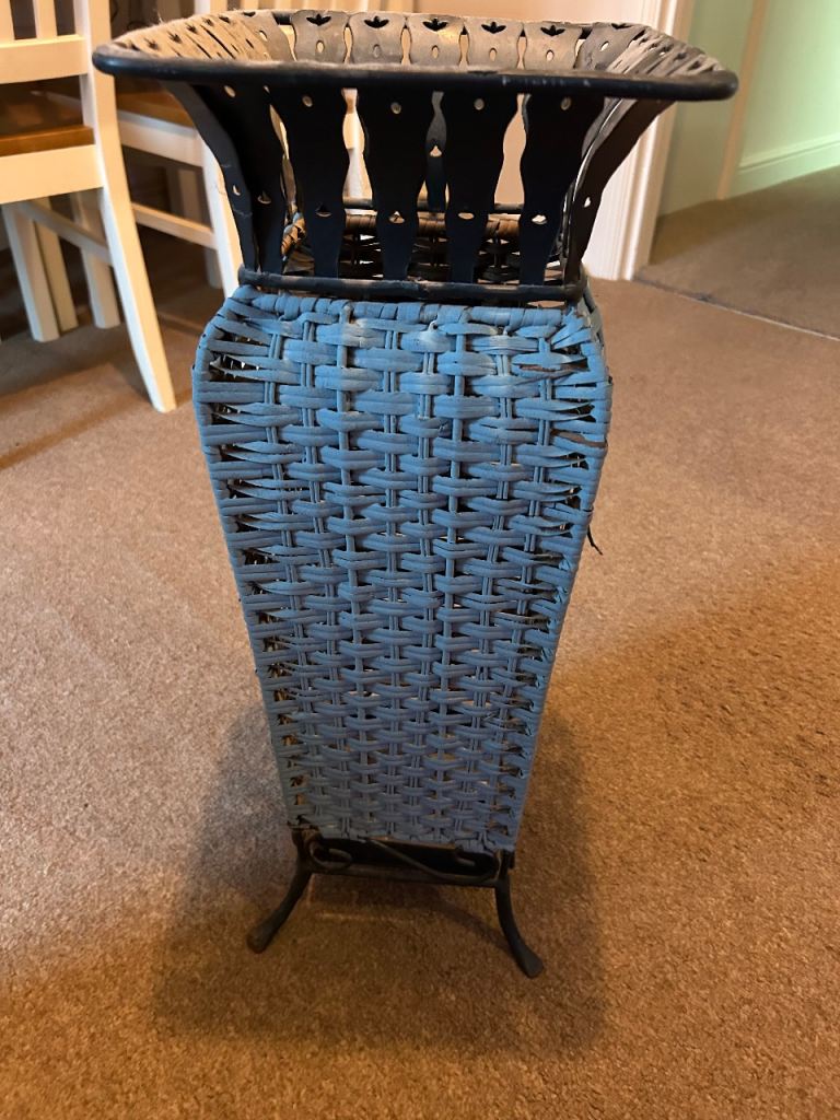 FREE- Flower/umbrella stand