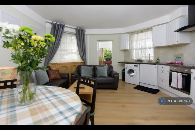 1 bedroom flat in Bayswater, London, W2 (1 bed) (#2867140)