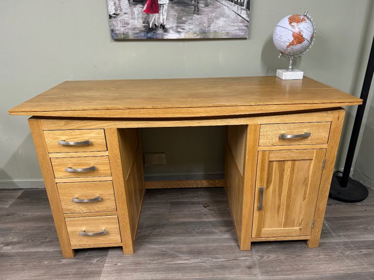 Solid oak furniture land desk (local delivery)