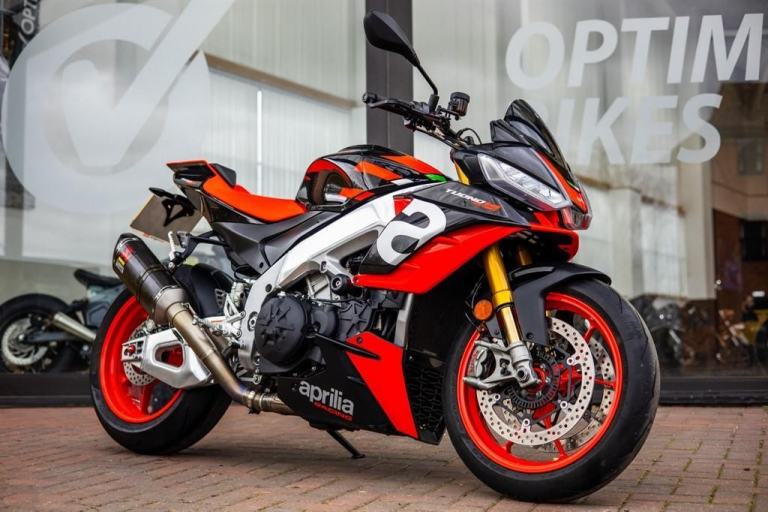 Aprilia Tuono 1100 V4 FACTORY ! AKRO ! OHLINS ! STUNNING