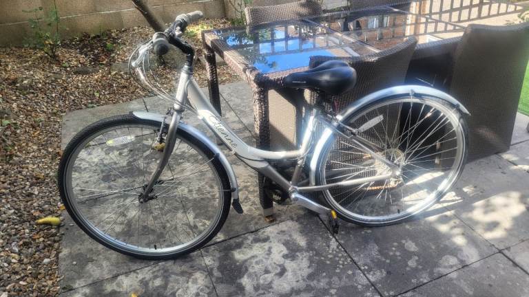 Apollo City Bike – Silver, Good Condition