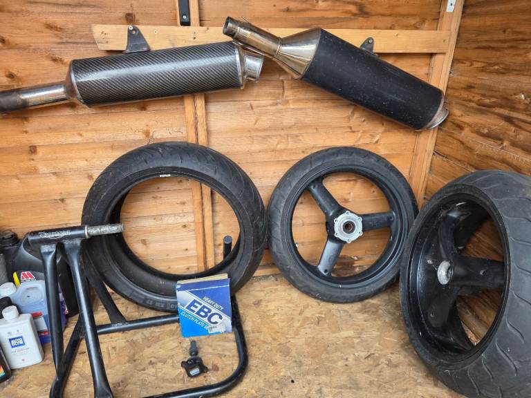 Triumph T95 daytona parts