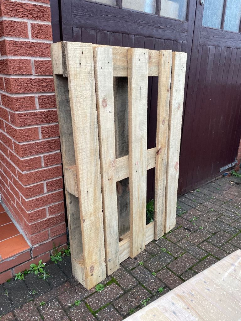 Heavy duty wooden pallet