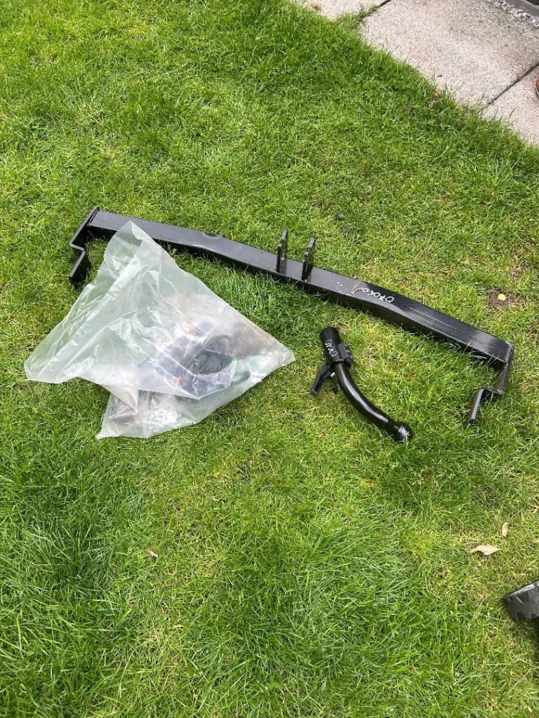 Tow bar for Citroen DS3
