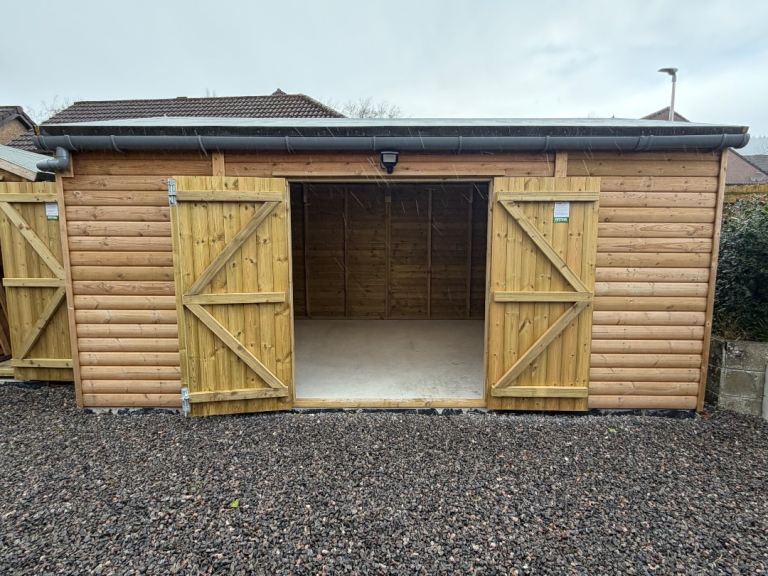 Garage for rent in Kinmylies