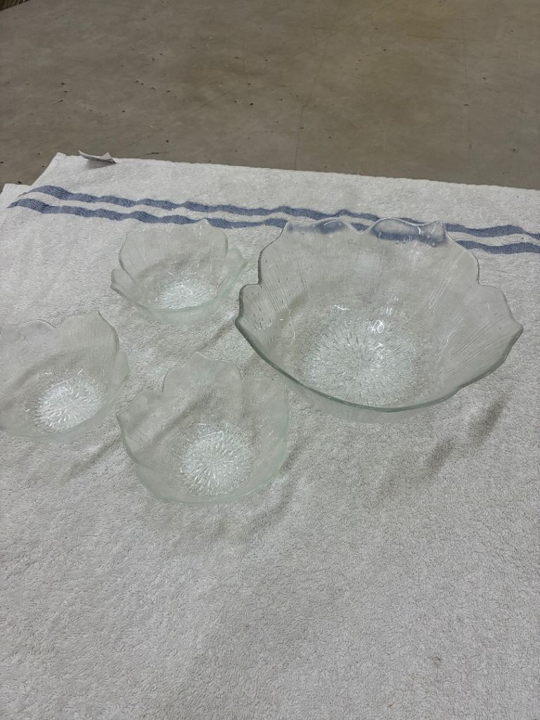 Clear Glass Bowls Set – very good Condition