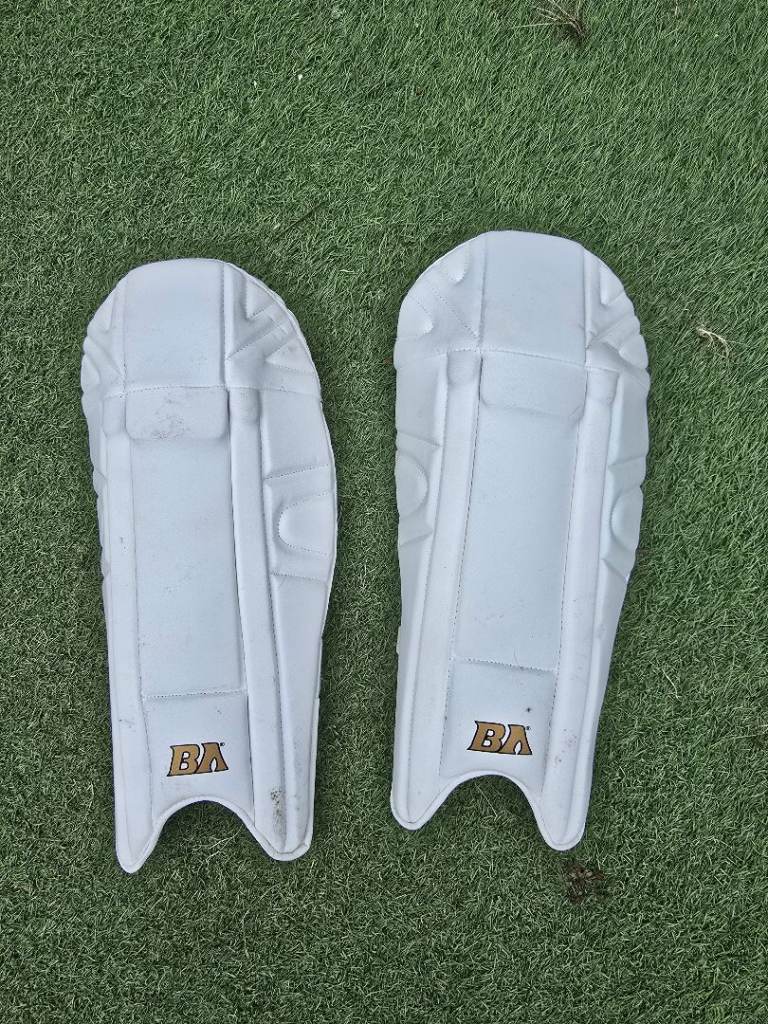 Cricket wicketkeeping pads Youth size