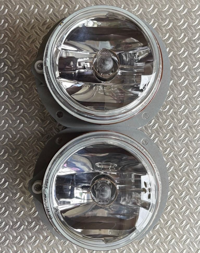 Pair Front Fog Light HELLA 1N0 008 582-00 rare Corolla Compressor TTE front